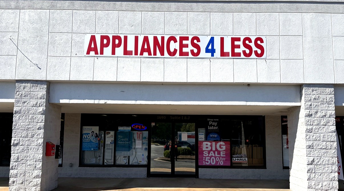 Front entrance of Appliances 4 Less at 1690 Highway 34 East in Newnan